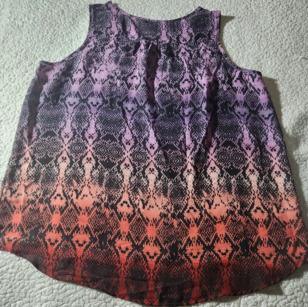 APT. 9 V- Neck Top with rounded bottom size XXL - Picture 2 of 7